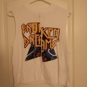  - Cool vit linne från HM. Den har använts en gång så nästan som ny. Kan hämtas i Lund eller Eslöv, annars tillkommer frakt.