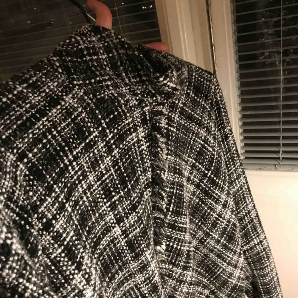 Snygg stickad tröja i polo från Zara. Som en S/XS. Stickat.