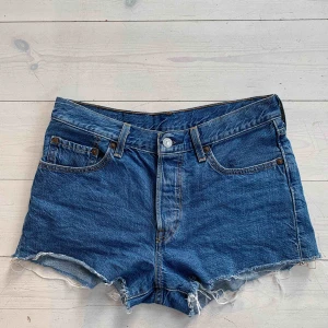  - Mina favoritshorts som tyvärr inte passar mig längre! Känns som nya då de endast är använda ett fåtal gånger. De perfekta shortsen till sommaren ☀️