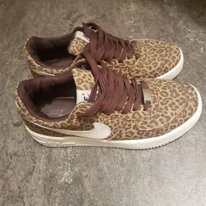  - Nike stor.  Finns i Gävle och Uppsala men kan även skickas, köparen står för frakten. 