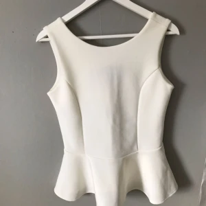  - Fin topp i mycket bra skick! Storlek M men passar även en S. 