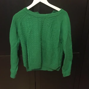  - Superskön tröja. Något luddig, ta bort luddet och skicket är som nytt!