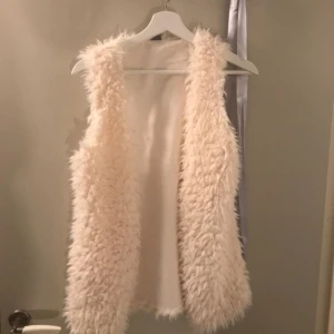  - Aldrig använd  Hämtas i Fisksätra eller ska den skickas betalar mottagaren frakten Storlek M men jag skulle säga den passar S också då jag är en S 