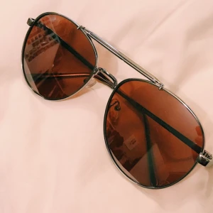  - Pilotglasögon, rosa glas, oanvända 