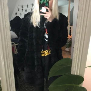  - Faux fur jacka från Minto som är använd en del men i bra skick. Kan mötas i Stockholm 🌹