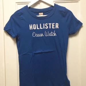  - Hollister T-shirt i nyskick. Storlek M men passar främst S. 