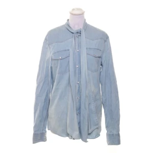  - Acne jeansskjorta i fint skick