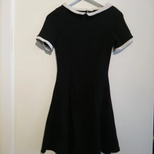  - Fin klänning från H&M Divided, knappt använd