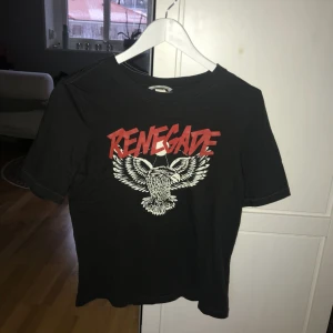 - T-shirt från hm. Köparen står för frakt