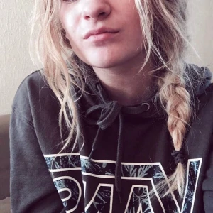  - Fin hoodie från vans! Använd men inga felaktigheter och sparsamt tvättad.