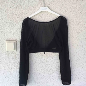  - Genomskinlig magtröja med djup rygg!