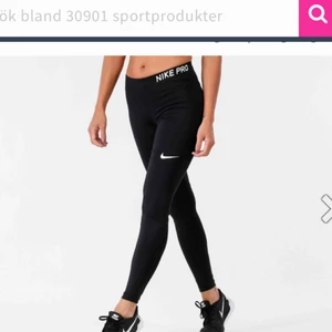  - Svarta Nike träningstights. Endast testade köpta för 349 kr.