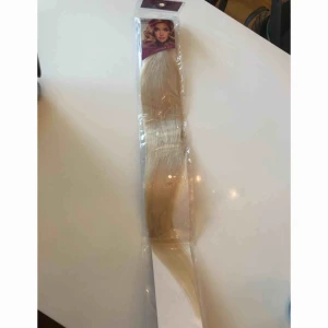  - Äkta löshår, färgen är #60 Ultrablond, 25 slingor, 50cm, oöppnad förpackning. 200kr inklusive frakt!