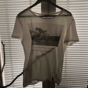  - Väl använd. Lite gul på ett par ställen 