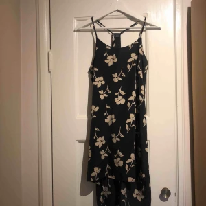  - Klänning från Urban Outfitters. Använd 1-2 gånger. Superfin, säljer pga inte kommit till användning!