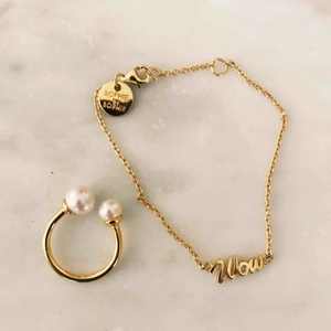  - Smycken från Sophie By Sophie. Inköpt på Mood details i Stockholm, knappt använt.  Nypris ring: 990 kr Nypris Armband: 790 kr  Ring säljes för 350 kr ( tappat färg/pletering på undersidan) - ngt som inte syns vid användning!  Armband säljes för: 550 kr