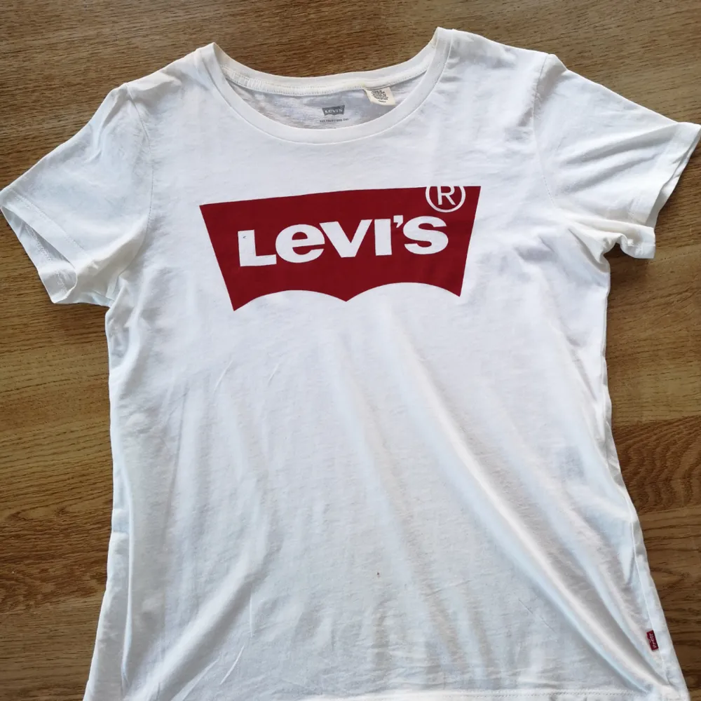 Levis T Shirt i fint skick!    . T-shirts.