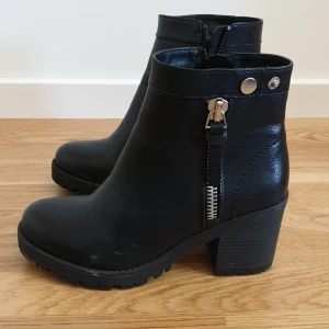  - Cute ankle boots from "dinsko" , barely used, bought half a year ago. Bought them on a whim, but I haven't worn them much. 