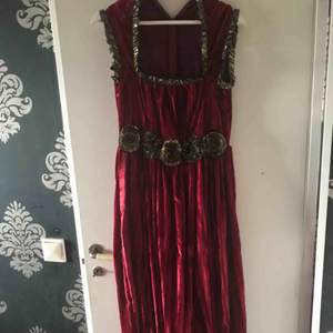 Handmade dress for a mask party , looks very royal, nice material, fits very well for its loose fit.