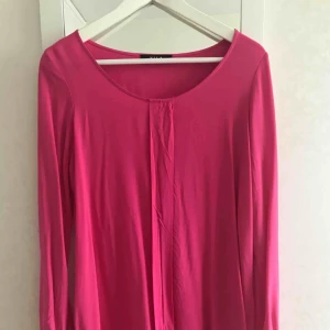  - Never worn dress, size s but I’m sure it fits perfectly for M or even L for it’s loose style.