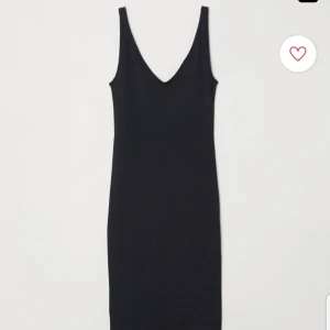  - Svart oanvänd bodyconklänning från hm, midi. Var typ slutsåld hela förra sommaren. Köparen står för frakt