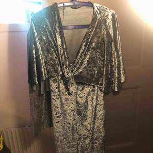 Fin grågrön klänning i velor från Zara (oanvänd) 