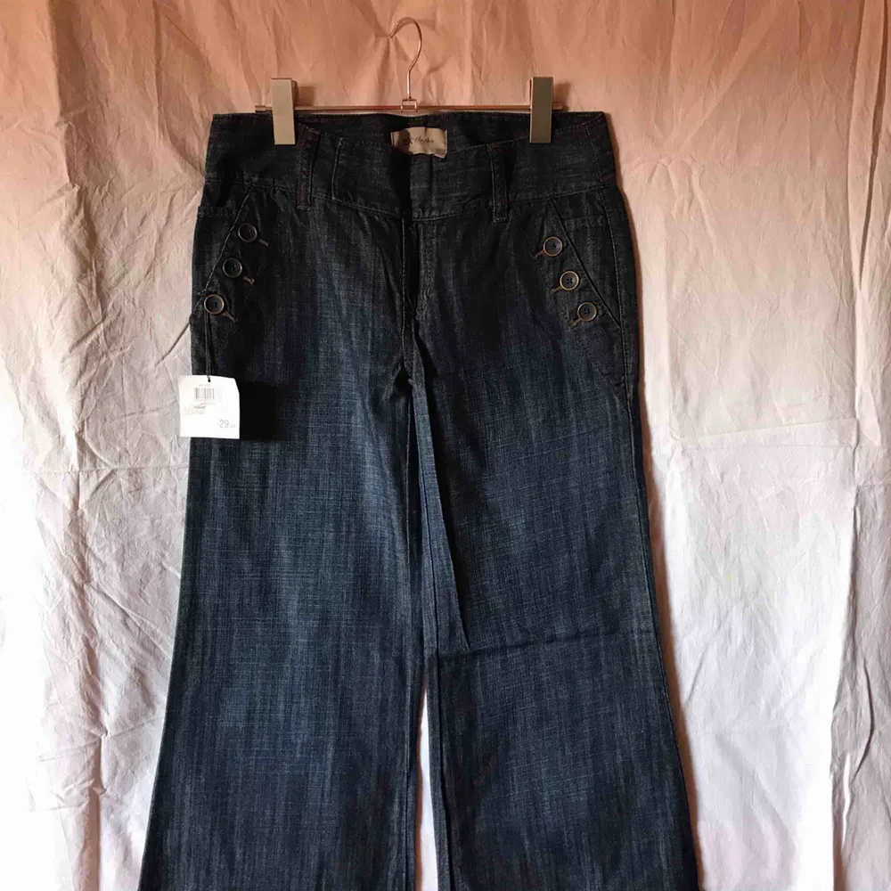 Helt nya loose byxor  Köpte de i Grekland för 30€ Frakt ingår Priset kan diskuteras. Jeans & Byxor.