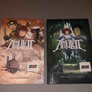  - Säljer två ”Amulett” böcker, del 3 & 4. Dessa böcker är sååå bra. Perfekt skick! Ej svårläst. Väldigt spännande böcker. Kan mötas i Karlstad, annars står köparen för frakten. Ansvarar inte för postens slarv. 160kr/st. Nypris är över 200kr. 😊