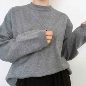  - Stickad tröja i strl S. 