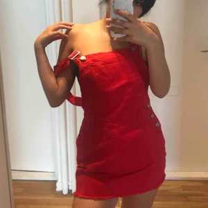  - Prislappen sitter kvar!!  Aldrig kommit till användning.  Passar bra till sommaren och utomlands om man vill vara extra snygg till stranden eller kanske beach club 😍 Kan mötas upp i Gbg annars står köparen upp för frakten. 