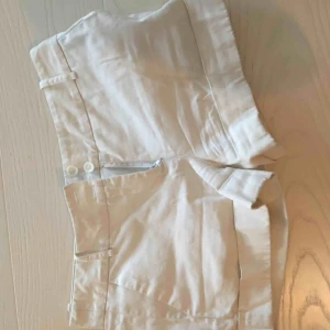  - Vita shorts från vero Moda använda men mer att ge!