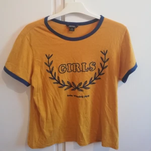  - Unik och cool tröja från monki 