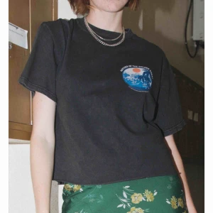  - Köpte från brandy melville för några månader sen, har sällan använt och ba hängt i garderoben ett tag nu. One size innebär att det passar nästan alla 