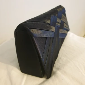  - Kuvertväska, mycket fint skick.