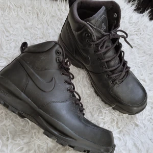  - Nike kängor, knappt använda 