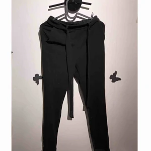  - Fina byxor från Shein! Använt 2 gånger max. Köparen står för frakt eller så kan jag mötas i Uppsala! 💕