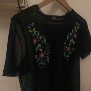  - mycket snålt använt mesh tröja med fina detaljer🧚🏽‍♂️ köparen står för frakt