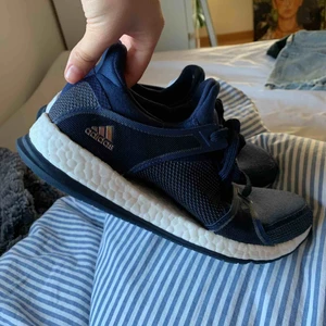  - Adidas pure boost, bara använda inomhus så i fint skick 