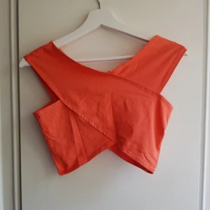  - Helt oanvänd topp/tröja från Gina Tricot
