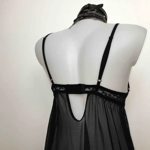  - oanvänd babydoll i mesh med rosa kupor och spetsdetaljer. perfekt skick. frakt tillkommer 🕷