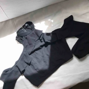  - Snygg party top från PLT! Öppna axlar, dragkedja bak. Skitsnygg! 