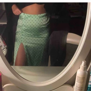  - sidenkjol från zara. köpt i Italien för nån vecka sedan & aldrig använd, strl S🍒FRI FRAKT 