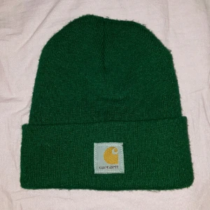  - Mörkgrön mössa från Carharrt, knappt använd.
finns att hämta Sandviken/Gävle. 
Betalning kontant eller swish.