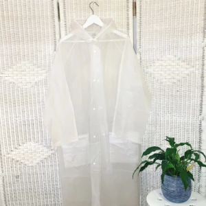  - Urcool regnkappa från Åhléns !!! Ganska lång för de som gillar det. Luva och fickor finns 🐷 skickar med en extra plastficka som är sluten och perfekt när det ösregnar ni vet sådär jobbigt. Skulle verkligen rekommendera för folk som bor vid kusten sådär som här i Gbg typ 💯🔥

❗️Föredrar swish ❗️

FRI FRAKT 💌