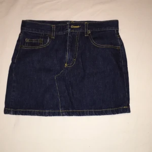  - Short skirt size 140 or XS