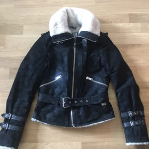  -  Jofama höst/vinterjacka i sparsamt bruk. Hel och fin. 