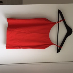  - Zara top, tajt passform.