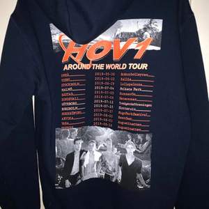 Söker en around the world tour hoodie!! Skriv till mig (lånad bild)