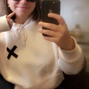 Hoodie från asos - Hoodie från asos i ljusrosa / beige färg. En oversize S  ⭐️⭐️⭐️