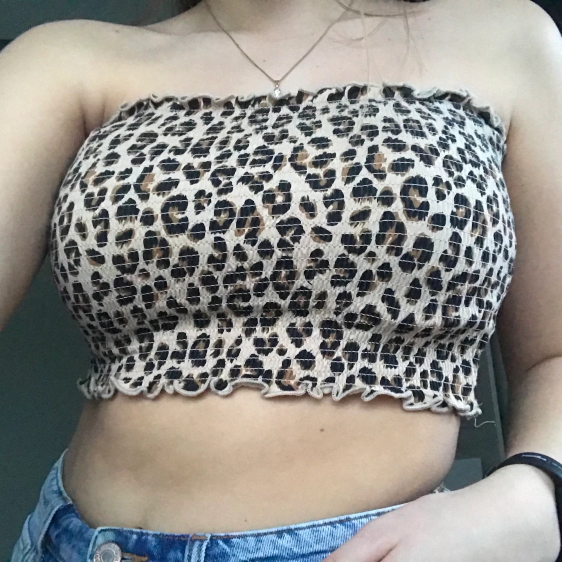 Leopardmönstrad Bandeau topp i strl S men elastisk tygđŸ